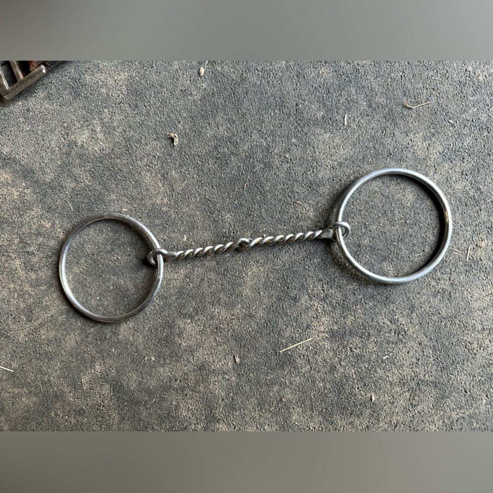 Twisted O ring snaffle